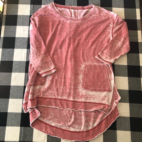 Free People Tops - 💐 Free People Red 3/4 Sleeve Tunic